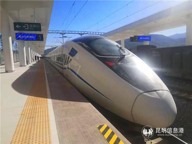 刚开通的大临铁路客流旺盛。通讯员郭婧 张伟明 摄3 刚开通的大临铁路客流旺盛。通讯员郭婧 张伟明 摄3