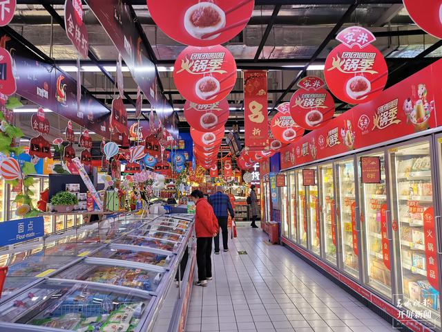 昆明速冻食品曾暴涨500%，“单身”和“懒宅”最爱（春城晚报-开屏新闻记者 李赛 摄影报道）