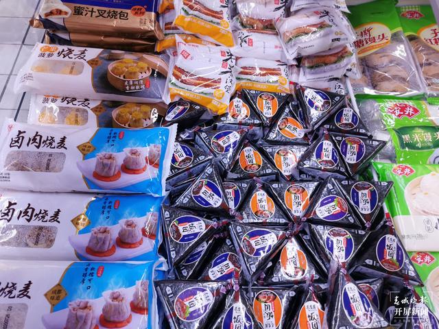 昆明速冻食品曾暴涨500%，“单身”和“懒宅”最爱（春城晚报-开屏新闻记者 李赛 摄影报道）