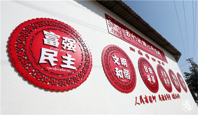 文化德宏-芒市弄么村民族特色文化传承20171128A104（杨峥 摄）.jpg