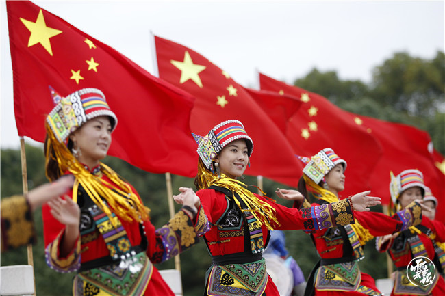 民族团结—为祖国的繁荣强大而自豪002（杨峥 摄）.jpg