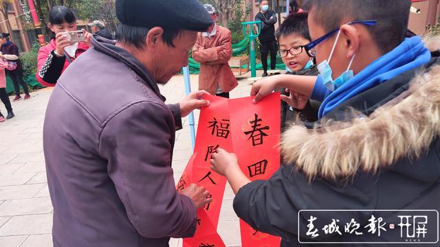 禄丰异地扶贫搬迁安置点喜气洋洋_副本.jpg