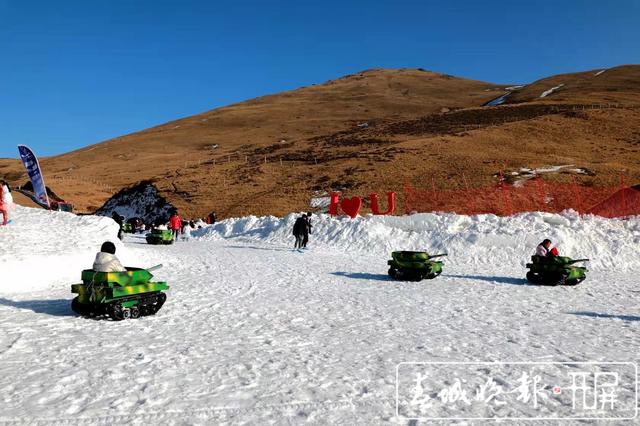 会泽草山!云南首个高山滑雪场春节期间很受宠 (7).jpg