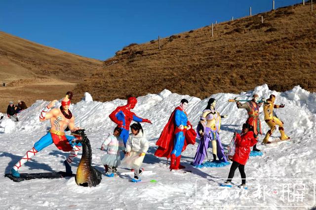 会泽草山!云南首个高山滑雪场春节期间很受宠 (10).jpg