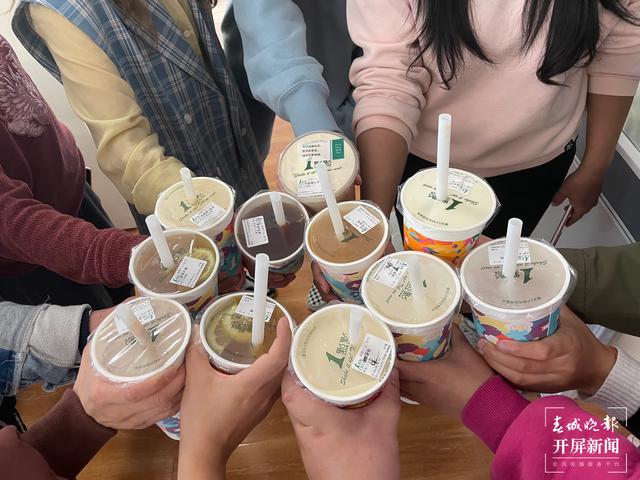 奶茶(春城晚报-开屏新闻记者 李赛 实习生 沈兰婷 摄)