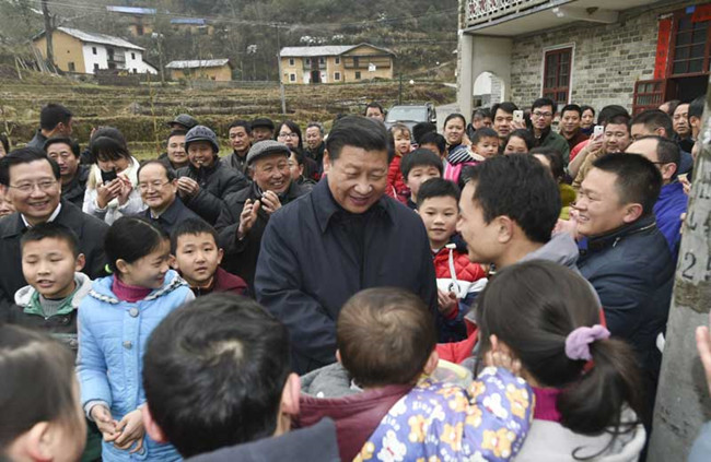 2016年2月2日，习近平在井冈山市茅坪乡神山村给乡亲们拜年，祝乡亲们生活幸福、猴年吉祥。_副本.jpg