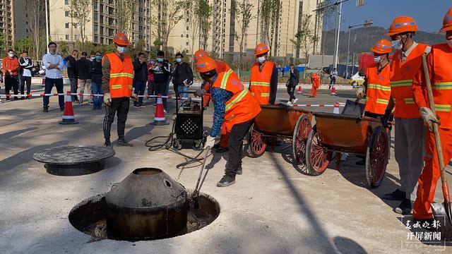 昆明将分阶段推广球墨铸铁防沉降式井盖（春城晚报-开屏新闻记者 孙琴霞 摄）