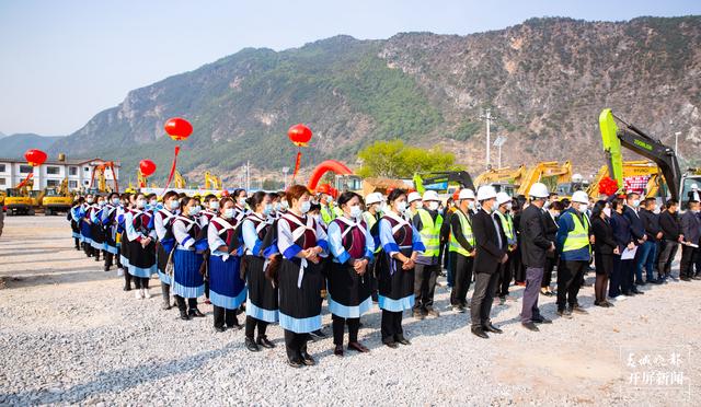 去丽江束河古镇可走美美的西山游路（春城晚报-开屏新闻记者 木晓雯 摄）