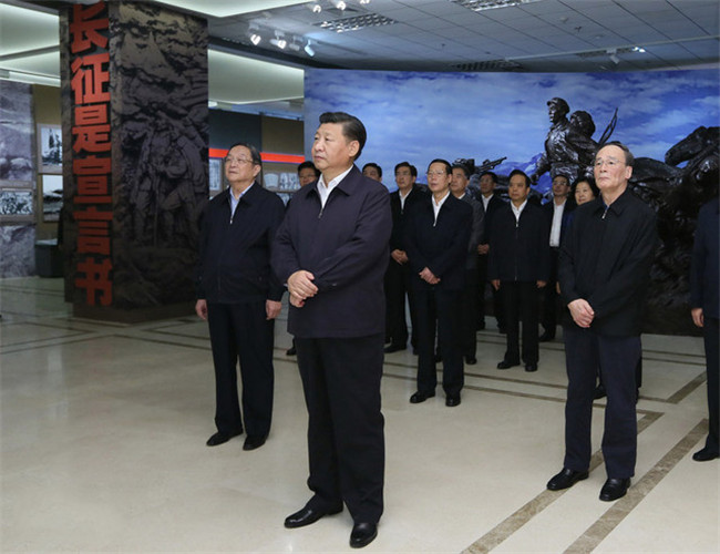 2016年　9月23日，党和国家领导人习近平、俞正声、刘云山、王岐山、张高丽等在中国人民革命军事博物馆参观“英雄史诗不朽丰碑——纪念中国工农红军长征胜利80周年主题展览”。_副本_副本.jpg