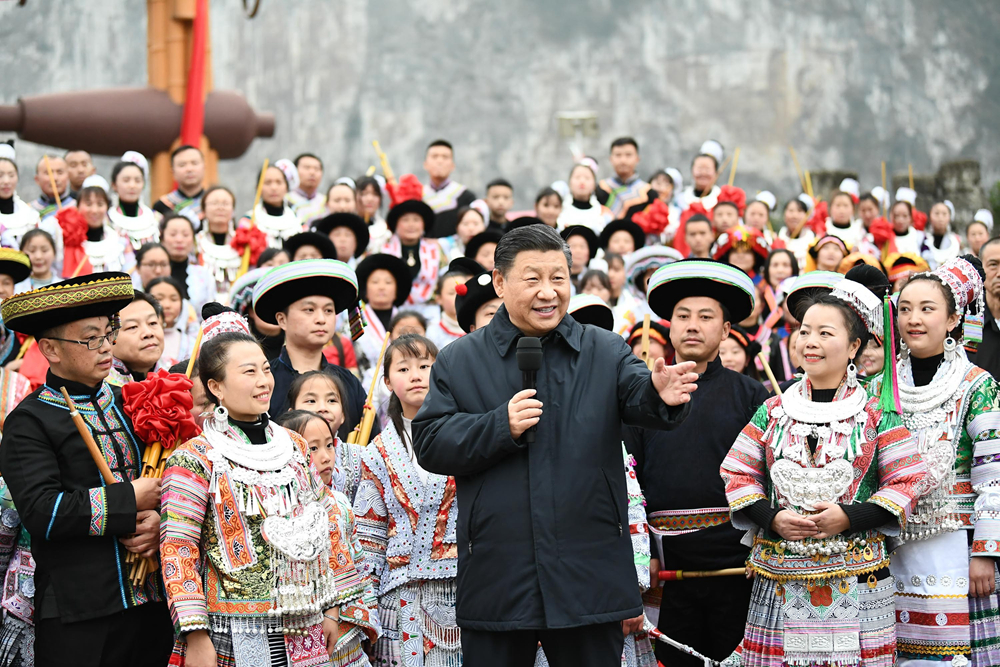 2021年，习近平总书记赴贵州考察调研并看望慰问基层干部群众。.jpg