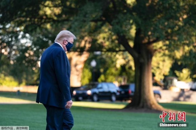 资料图:美国前总统特朗普。 点击进入下一页