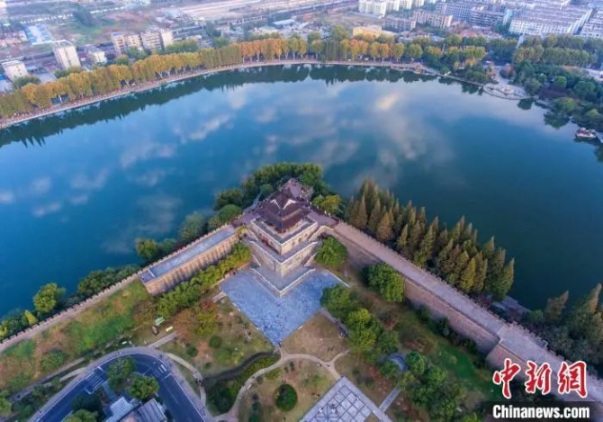 襄阳古城一角。杨东 摄