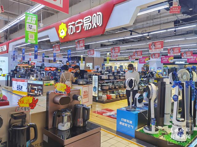 昆明市场上冰箱、电视、洗衣机等大宗家电价格普遍上涨10% 刘文波摄