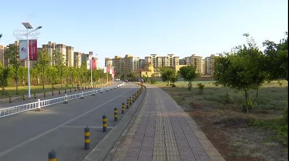 外卖小哥骑车被风筝线“割喉”!