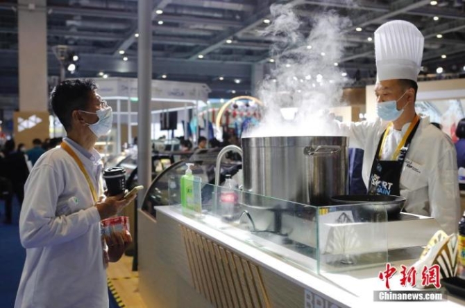 资料图:民众参观第三届中国国际进口博览会。<a target='_blank' href='http://www.chinanews.com/'>中新社</a>记者 殷立勤 摄 资料图:民众参观第三届中国国际进口博览会。
<a target='_blank' href='http://www.chinanews.com/'>中新社</a>记者 殷立勤 摄