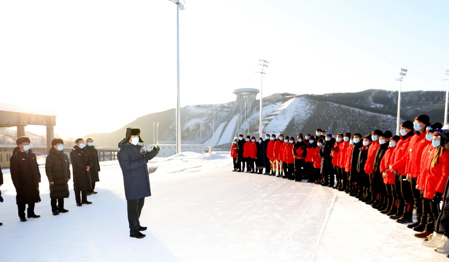 2021年1月18日至20日，习近平在北京、河北考察，并主持召开北京2022年冬奥会和冬残奥会筹办工作汇报会。这是19日下午，习近平在位于张家口赛区的国家冬季两项中心，看望慰问国家冬季两项、跳台滑雪队运动员、教练员和张家口赛区运行保障团队、建设者代表。.jpg