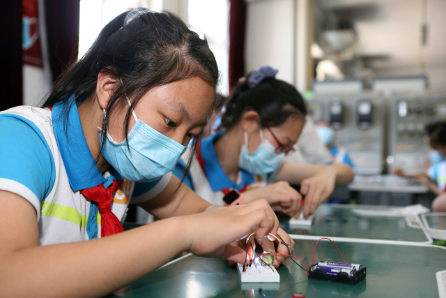 中小学生体验职教魅力1 中小学生体验职教魅力1