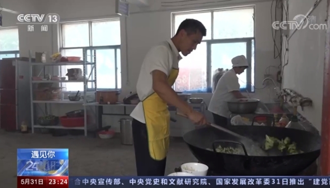 上得讲台下得厨房 这样的“大厨”校长请给我们来一打!