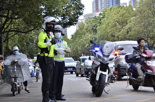 昆明交警（图据昆明交警）