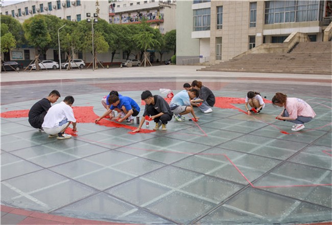 万颗红心组党徽 万颗红心组党徽