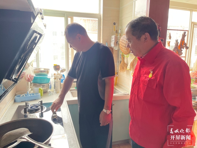 昆明今年上半年7000余户通上天然气 张田睿 摄