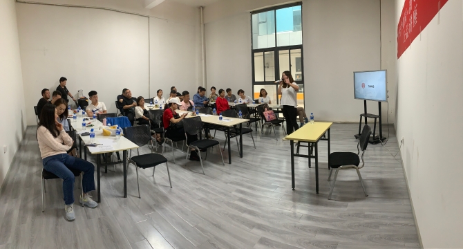 昆明10号产业园公益讲座开讲,解码“德和”罐头新零售布局