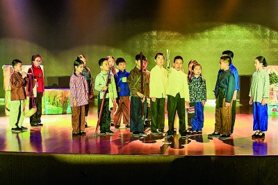 “我们离心中的英雄更近了!” “我们离心中的英雄更近了!”