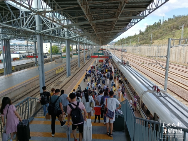 云南铁路(春城晚报-开屏新闻记者 孙江荭 谢一可 梁颖 摄)