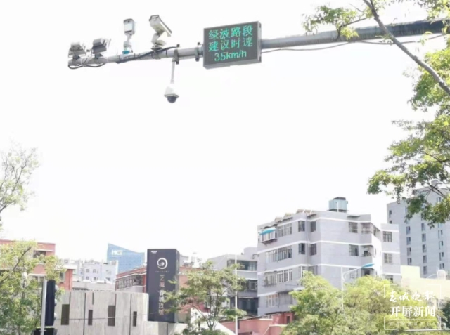 “简直太幸运!”昆明300多个路口实施“绿波带”,市民驾车很舒心 春城晚报-开屏新闻记者 刘嘉 摄影报道