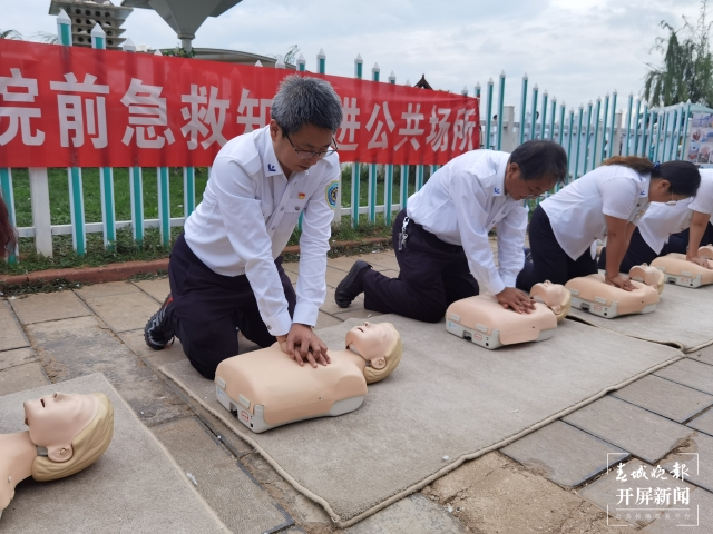 @云南人 4800台AED已覆盖全省16个州市，遇到紧急情况可直接取用（记者罗宗伟摄影报道）