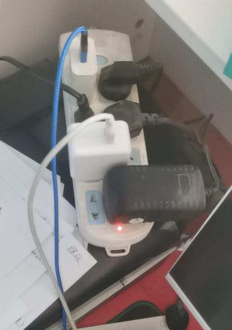 申先生店里提供充电服务 图源:受访者