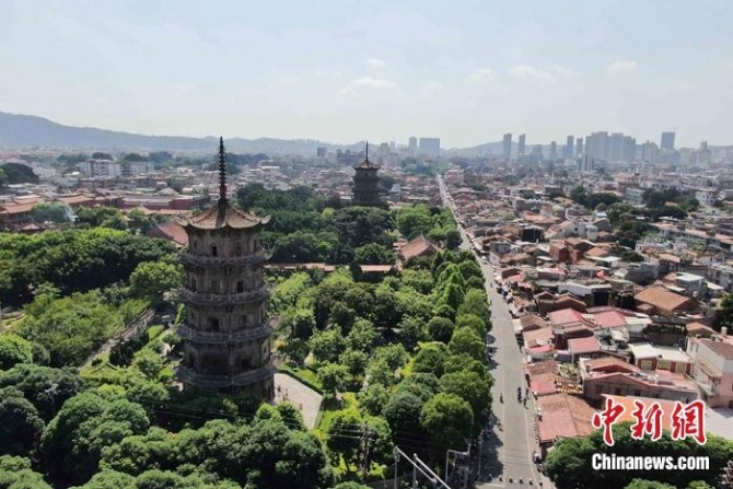 7月9日,航拍泉州开元寺东西塔。蒋启明 摄 点击进入下一页