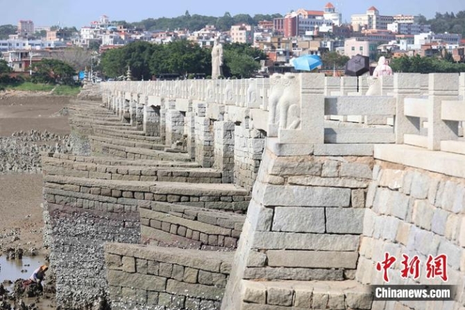 7月8日,泉州洛阳桥。蒋启明 摄 点击进入下一页