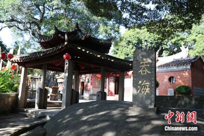 7月8日,泉州真武庙内的明代“吞海”石碑。蒋启明 摄 点击进入下一页