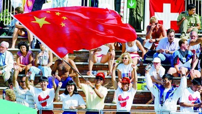 军事与体育的视觉碰撞