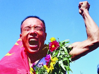 军事与体育的视觉碰撞