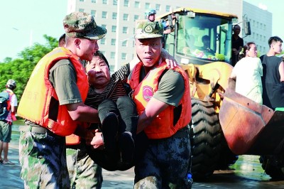 奋战在抗洪第一线