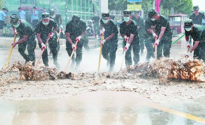 奋战在抗洪第一线