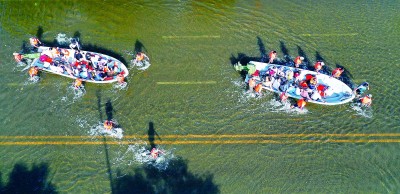 奋战在抗洪第一线