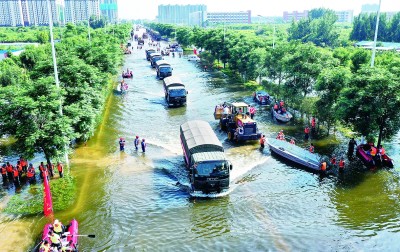 奋战在抗洪第一线