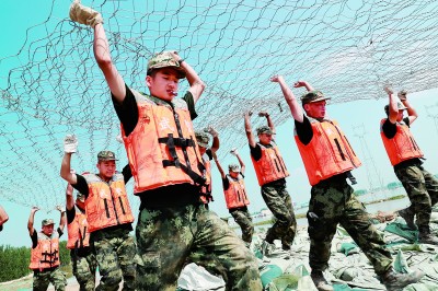 奋战在抗洪第一线