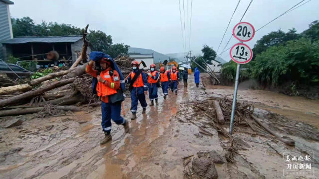 紧急驰援！大理州洱源县突发泥石流