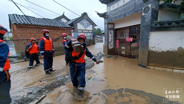 紧急驰援！大理州洱源县突发泥石流