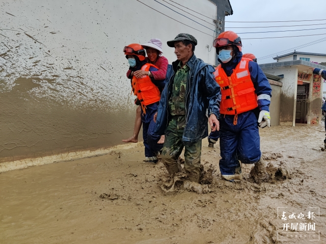 紧急驰援！大理州洱源县突发泥石流