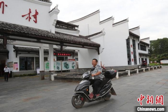 “半条被子”故事主人公后代：“跟党走，我们过上了红火的幸福日子”