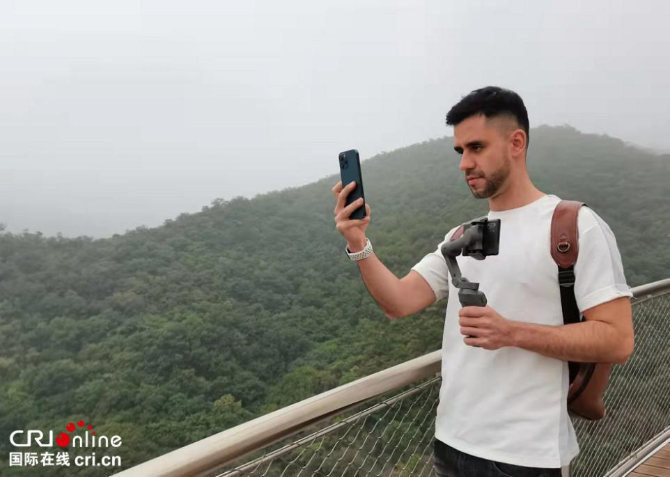 冰雪盛会 蓄势待发 外籍大V向世界展示冬奥会中国样本_fororder_图片2