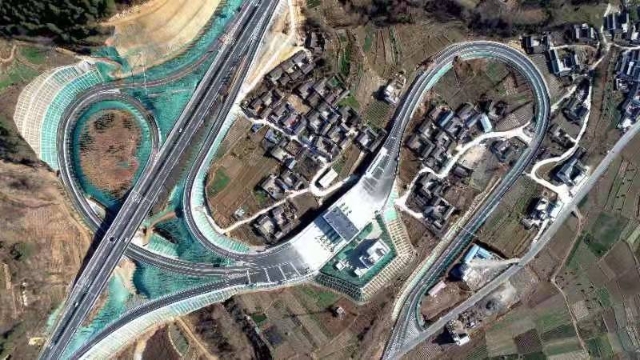 大丽高速公路九河互通式立交通车运营（供图）