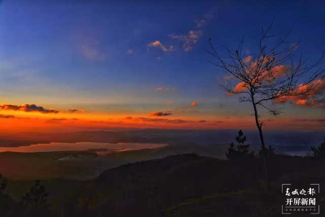 开屏策划|冬至云南—磨豆山日落(开屏新闻记者及通讯员 摄)