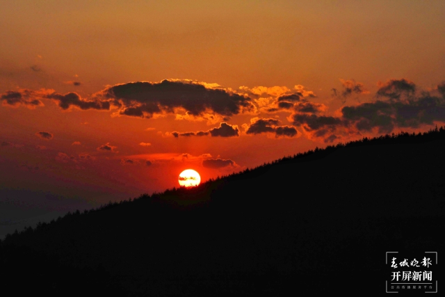 开屏策划|冬至云南—磨豆山日落(开屏新闻记者及通讯员 摄)