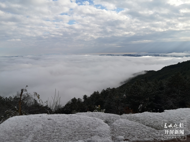 保山多地迎来今冬第一场雪（开屏新闻记者 崔敏 通讯员 毛三 吴再忠 杨林元 朱庆 杨丽娟 杨群 万剑波 摄）